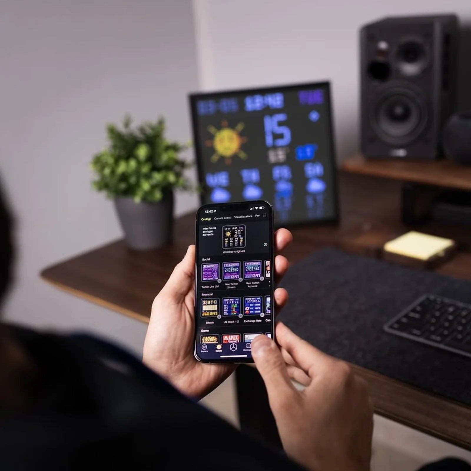 Divoom Pixoo 64 LED Panel Crypto