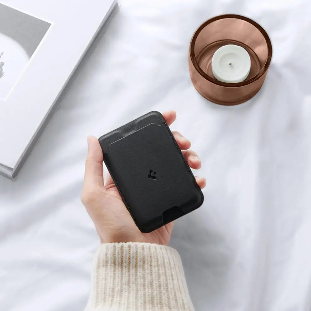 Spigen Valentinus MagFit Card Holder